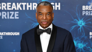 LeVar Burton promotes petition aimed at getting LeVar Burton to host <i>Jeopardy!</i>